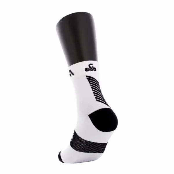 Sosete de sport sau padel de culoare alb si negru, marca Vibora, vedere din spate